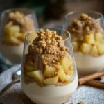 Bratapfel-Crumble auf Zimtcreme - Dessert im Glas