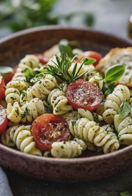 Caprese Nudelsalat mit Erdbeeren einfach zubereitet
