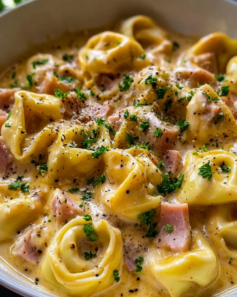 Cremige Tortellini mit Putenschinken-Käse-Soße – Ein Genuss! – Schritt 1