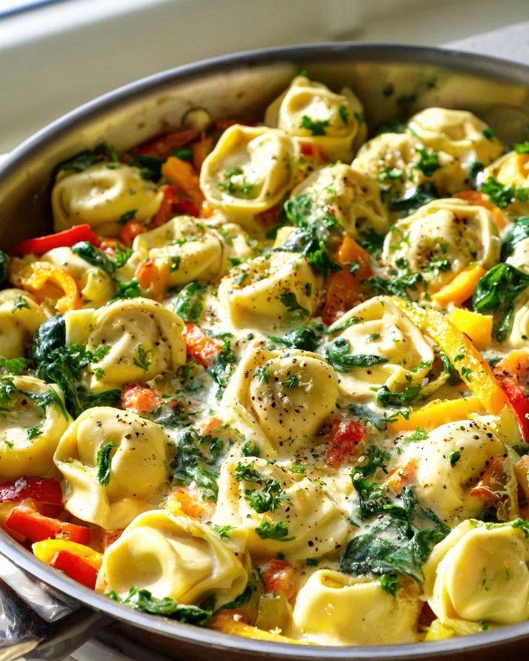 One Pan Tortellini Pfanne mit Knoblauch-Creme-Sauce